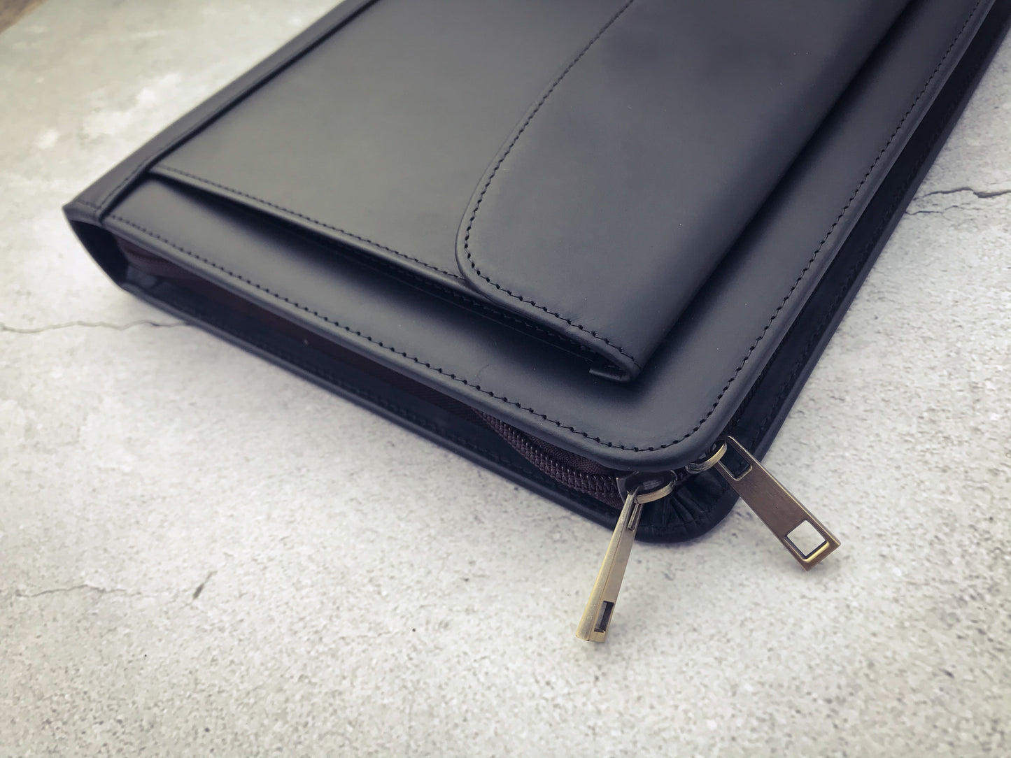 Genuine Leather Padfolio with Clipboard, A5 File Folder with Pouch, Black A5 Leather Portfolio, 2022 Special Gifts for Him/ Her